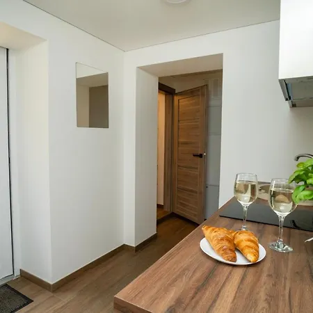 Downhill On The Groundfloor *