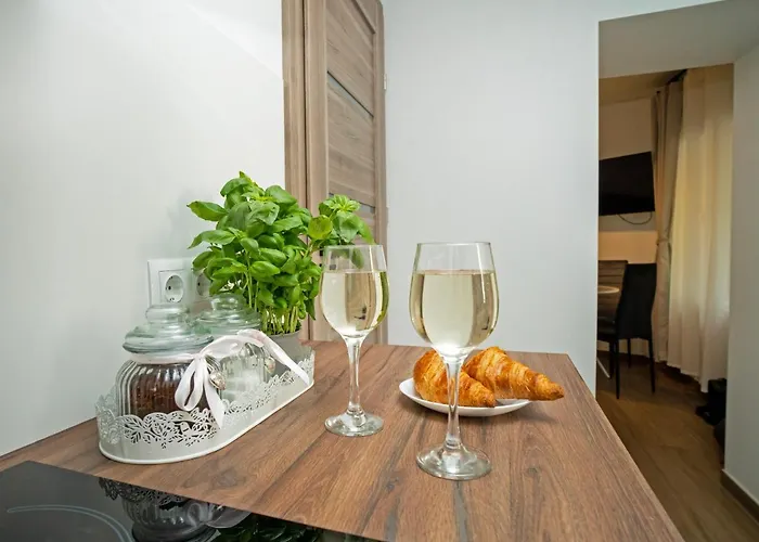 Downhill On The Groundfloor * 考纳斯